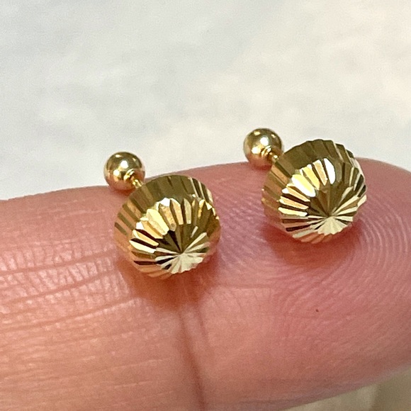 Solid Yellow Gold 14 Karat Half Moon Diamond Cut Stud 8mm mm Earring - Picture 6 of 6